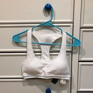 Never worn. Gilly Hicks Logo Sports-bra. M